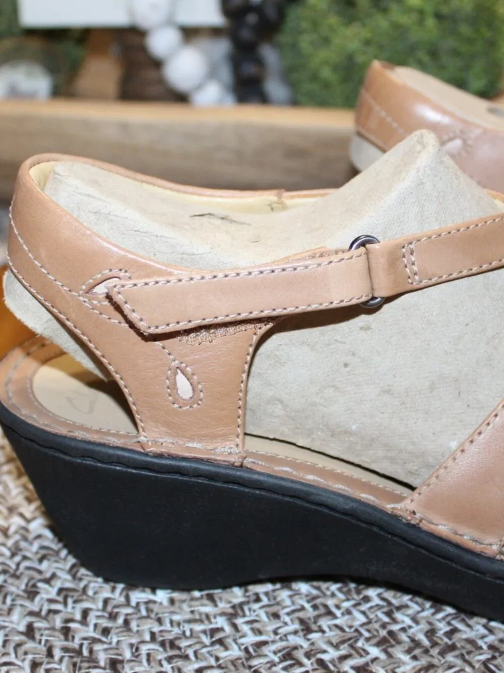 NWT Clark Un Stern wedge sandals size 9 WIDE STUNNING! - Picture 8 of 11